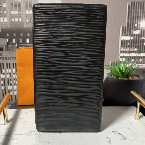 SOLDAuthentic Louis Vuitton Epi Checkbook Holder - Picture 7 of 14